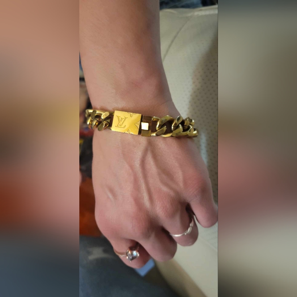 L ouis Vuitton Monogram Chain Bracelet Gold